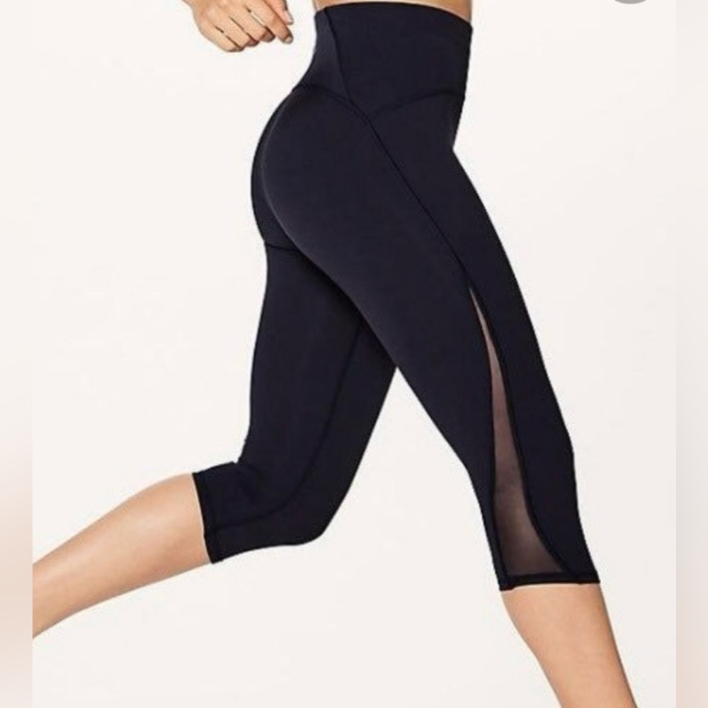 Lululemon 7/8 mesh side panel Size6 back zip pocket